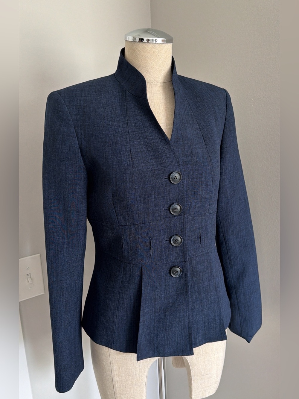 2000s Evan-Picone Women's Blue Solid Notch Lapel 4-Button Lined Blazer Jacket 4